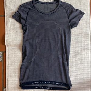 Lulu lemon Swiftly tech navy w small white stripes
